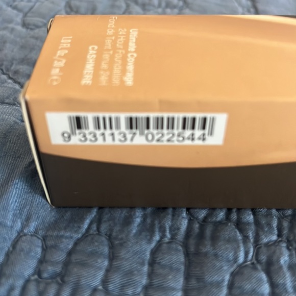 BECCA ultimate coverage CASHMERE foundation - Picture 4 of 4
